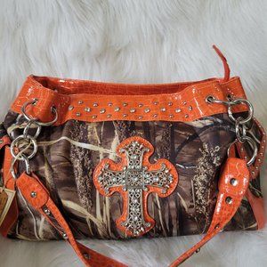 (NEW) REALTREE M-4 Camouflage Rhinestone Handbag Purse Orange Trim